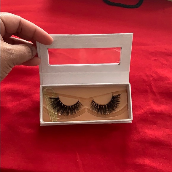 Lashes - Picture 3 of 3